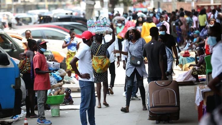 O motor invisível da economia angolana na palma da mão