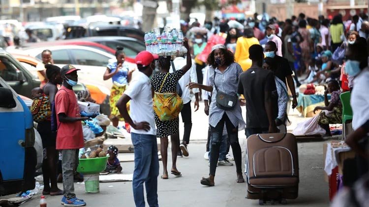 O motor invisível da economia angolana na palma da mão